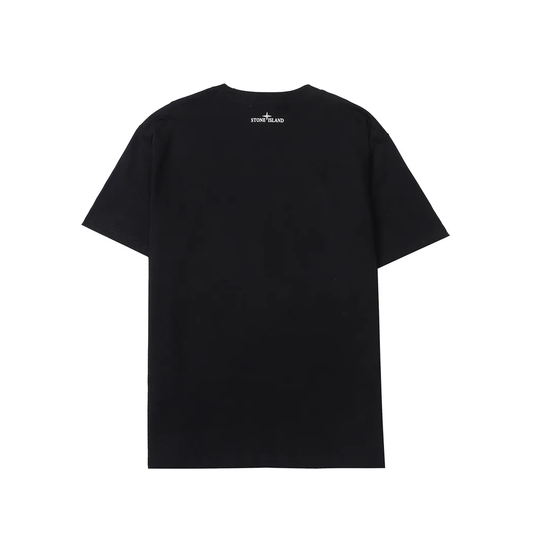 W617#P110💰 [Stone lsland/Stone Island summer new short-sleeved T-shirt with broken big compass print on the chest] ⚠ ️[Original creation, high control of details] Made of 260 grams of combed cotton, 32 count double yarn, soft and comfortable to the touch, sweat-absorbent and breathable. -Simple basic and versatile style, original quality, the first choice for couples. -Made in a large factory, four needles and five threads on the shoulder, neat routing, high quality workmanship. -Same style for men and women, very versatile, one piece for everyone, details are clearly visible. Color: Black White Size: M L